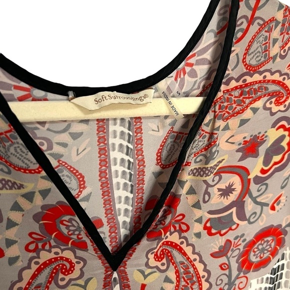 Soft Surroundings Elegant Boho Blouse Size Small Animal‎ Print Paisley Black Red - Picture 3 of 7